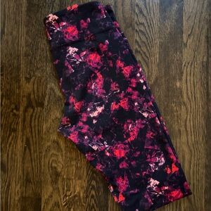 Old Navy Women Pink and Black Patterned Leggings
